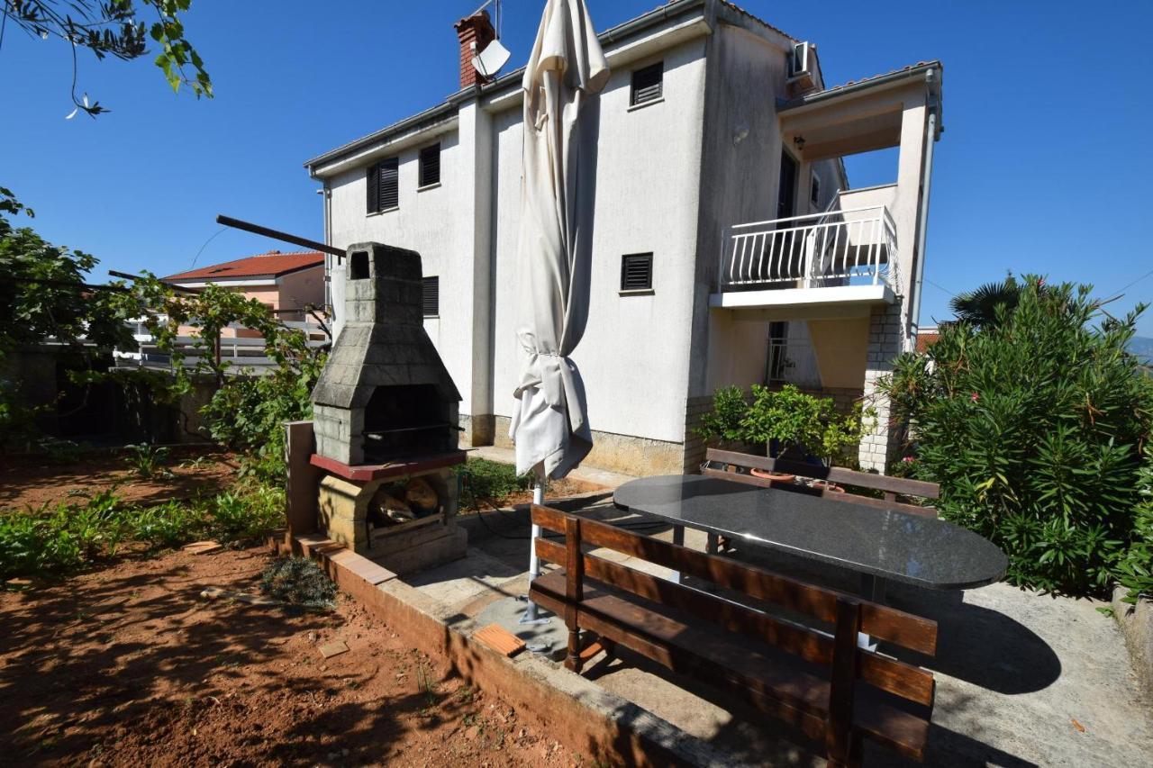 Apartments Marinela Njivice Ngoại thất bức ảnh
