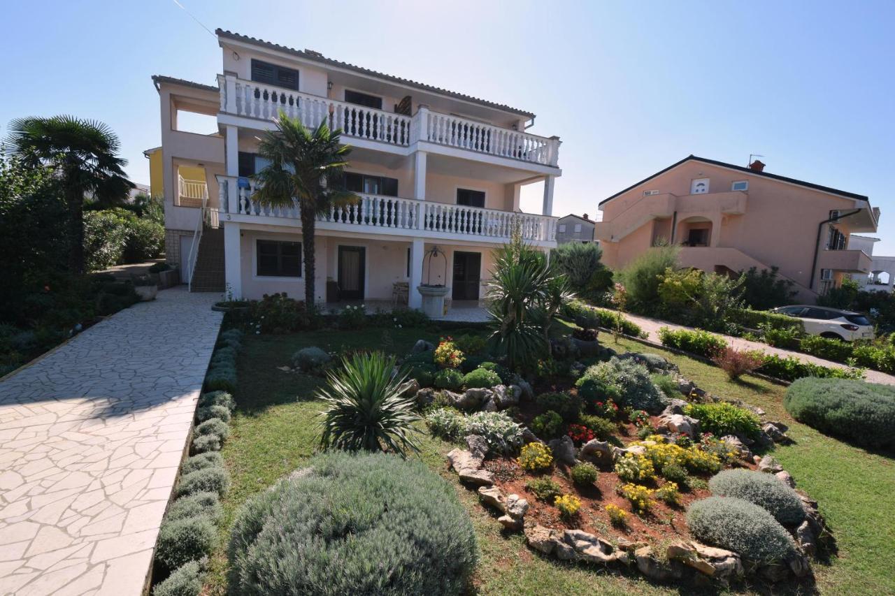 Apartments Marinela Njivice Ngoại thất bức ảnh