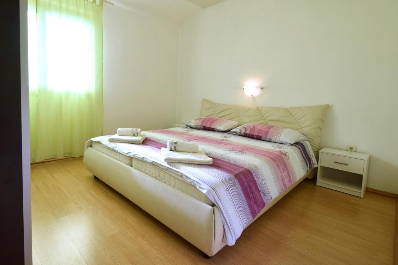 Apartments Marinela Njivice Ngoại thất bức ảnh