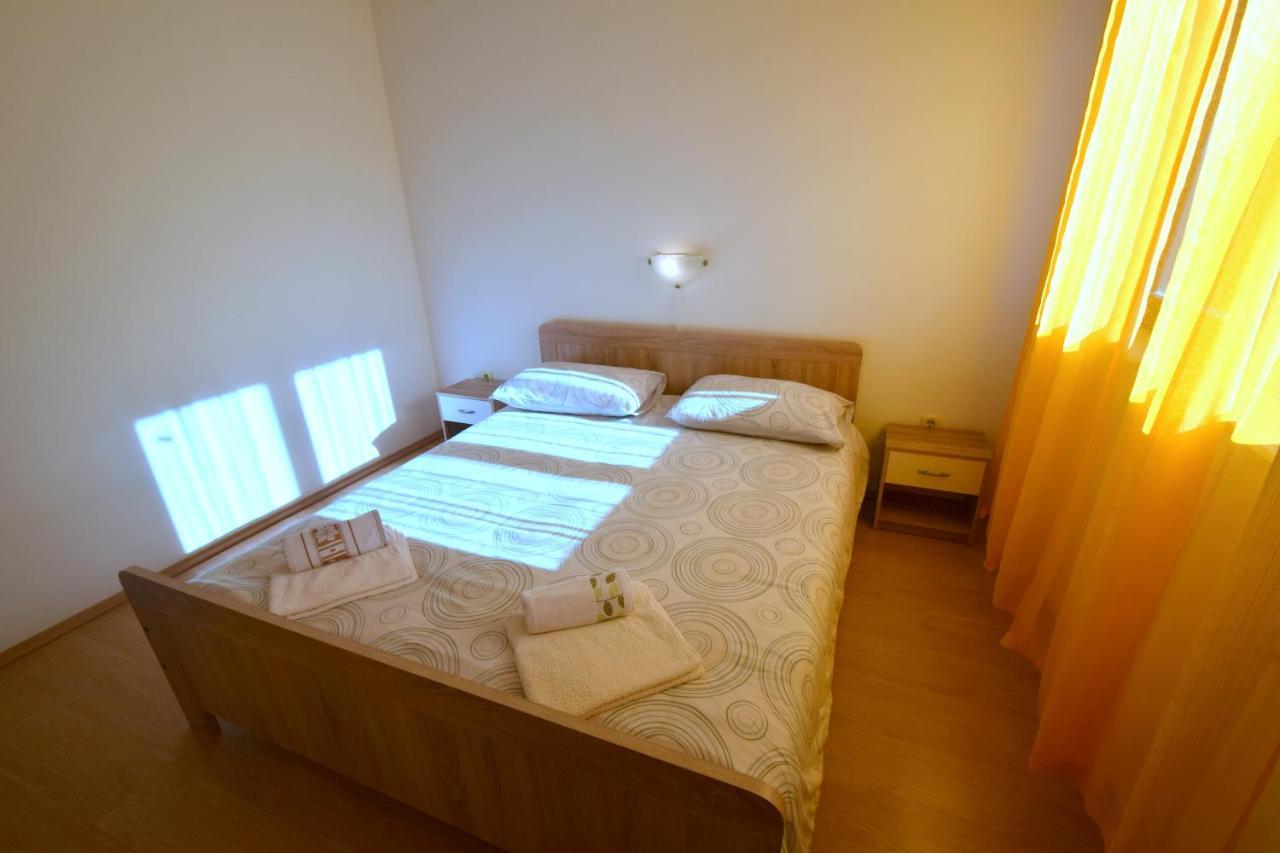 Apartments Marinela Njivice Ngoại thất bức ảnh