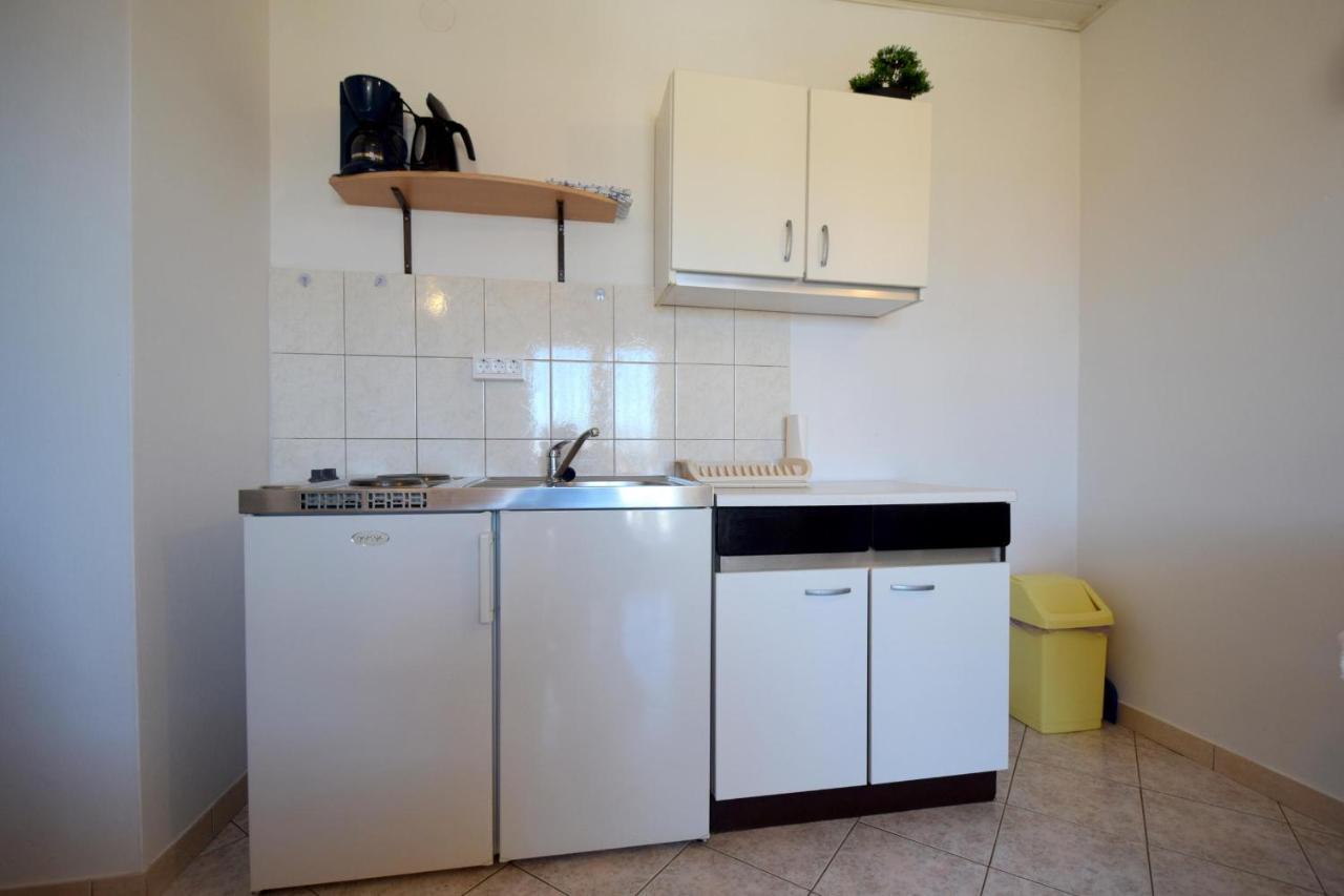 Apartments Marinela Njivice Ngoại thất bức ảnh