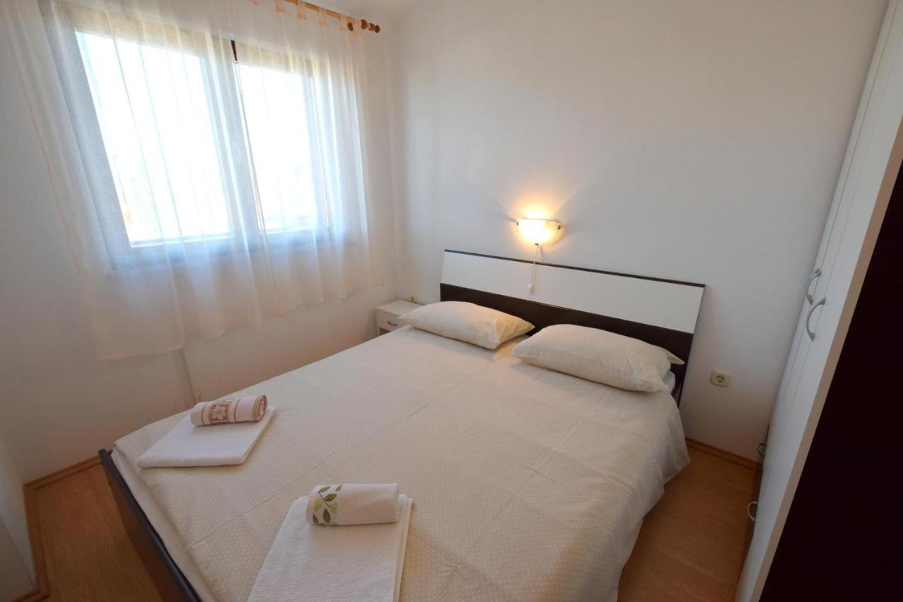Apartments Marinela Njivice Ngoại thất bức ảnh