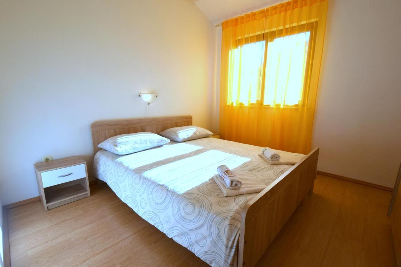 Apartments Marinela Njivice Ngoại thất bức ảnh