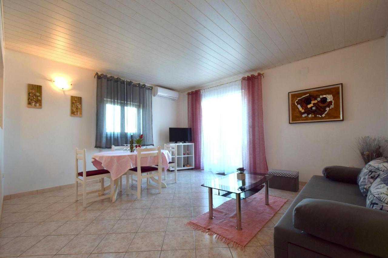 Apartments Marinela Njivice Ngoại thất bức ảnh